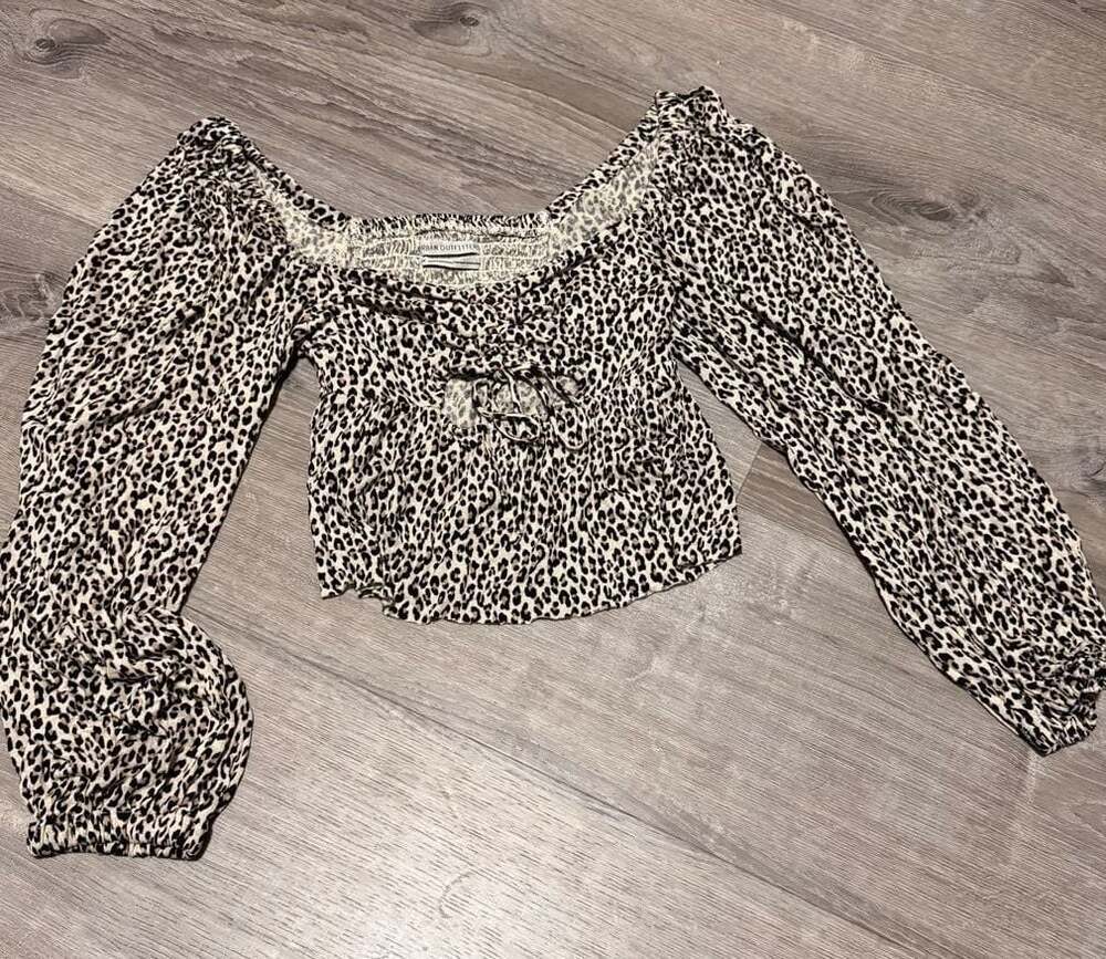 Urban Outfitters Leopard Print Front Long Sleeve Crop Top Size M